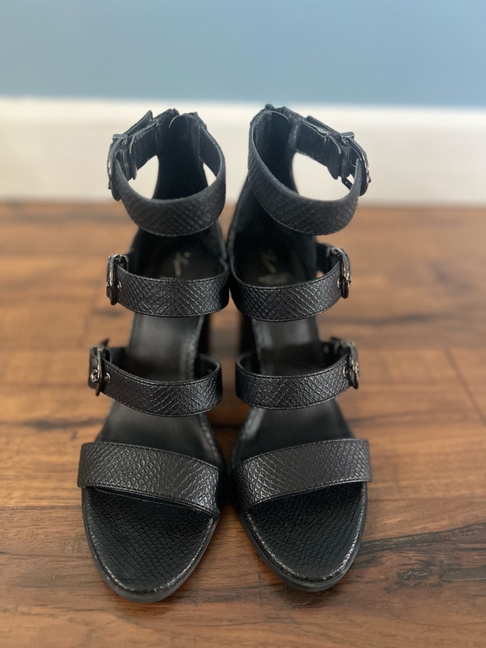 Vera Wang Strap Heel Sandal - Size 6.5 - Picture 8 of 11